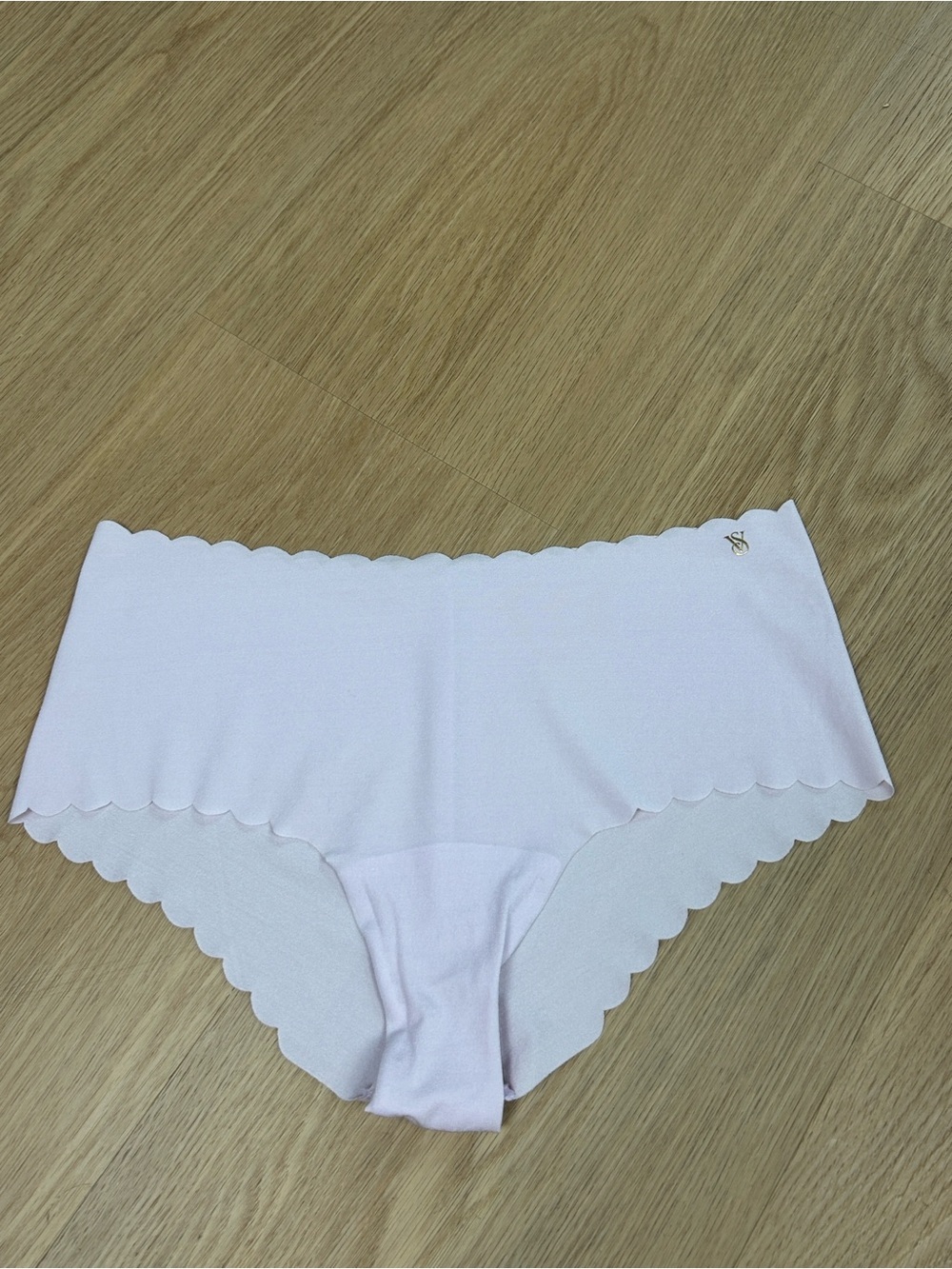 Victoria’s Secret Cheeky Scalloped No Show Seamless Panty L